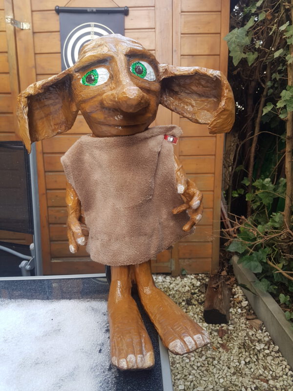 Skulptur Pappmache Dobby